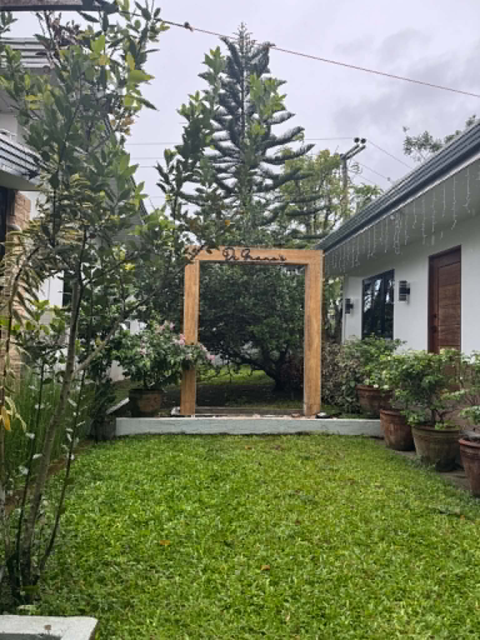 Villa 1 garden corner with outdoor feature frame