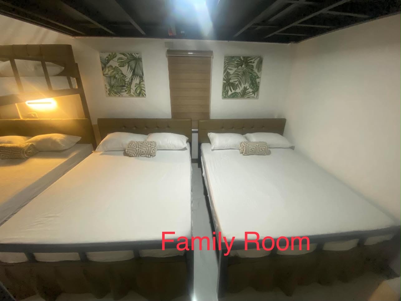 Villa 1 family room loft beds