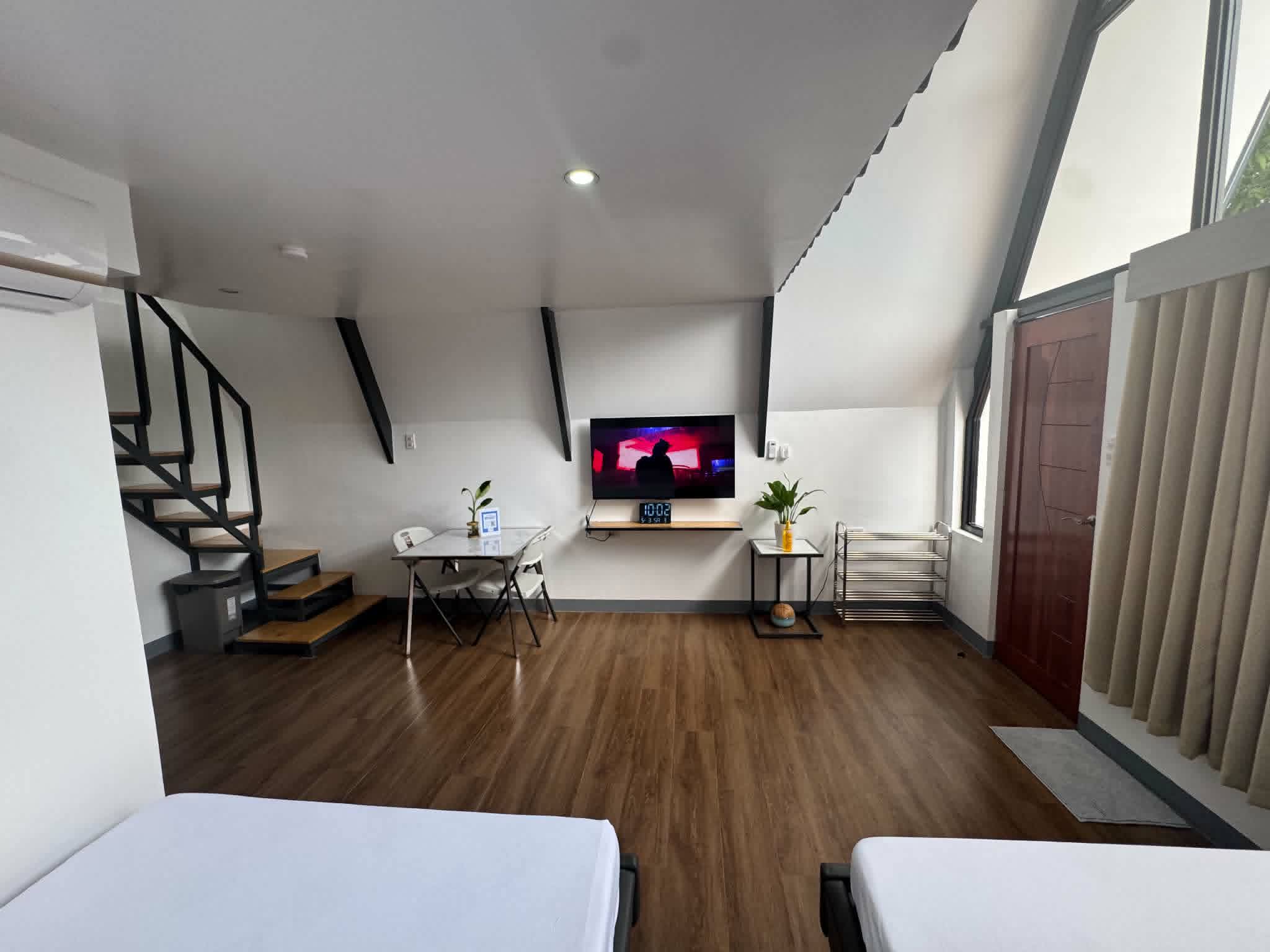 Villa 2 room with loft stairs and beds