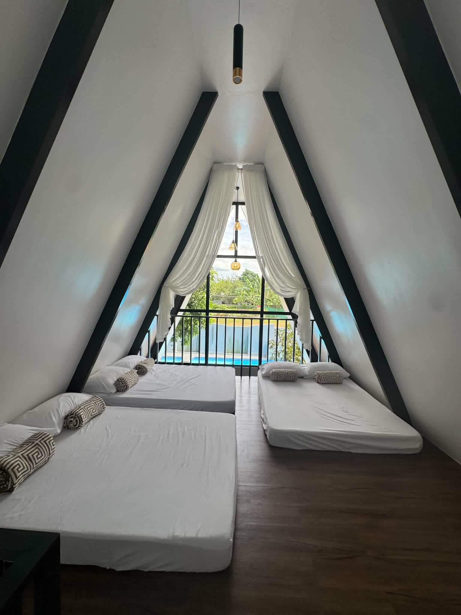 Villa 2 bedroom with tall A-frame window
